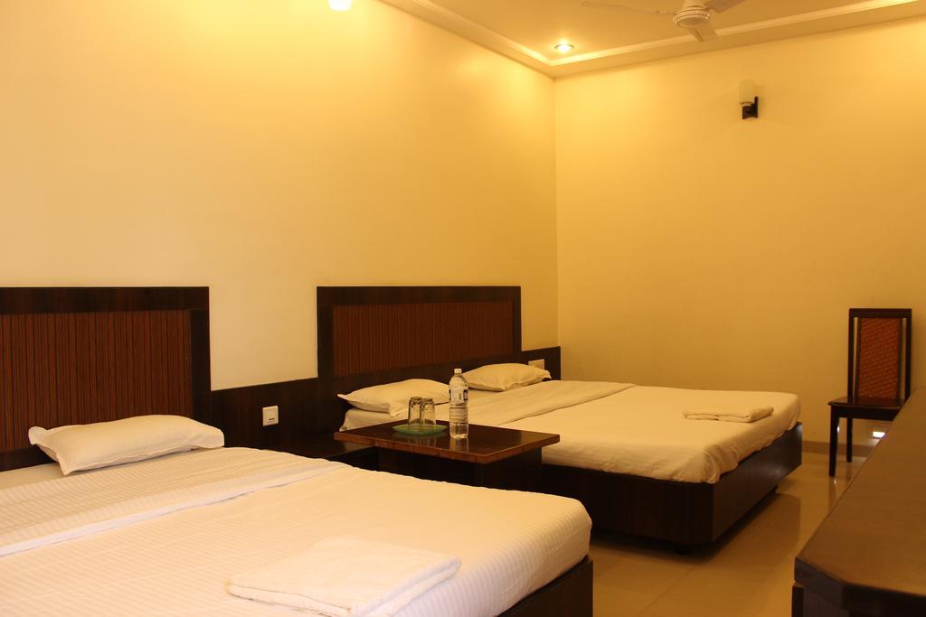 Hotel Sai Ramanand Sirdi Kültér fotó