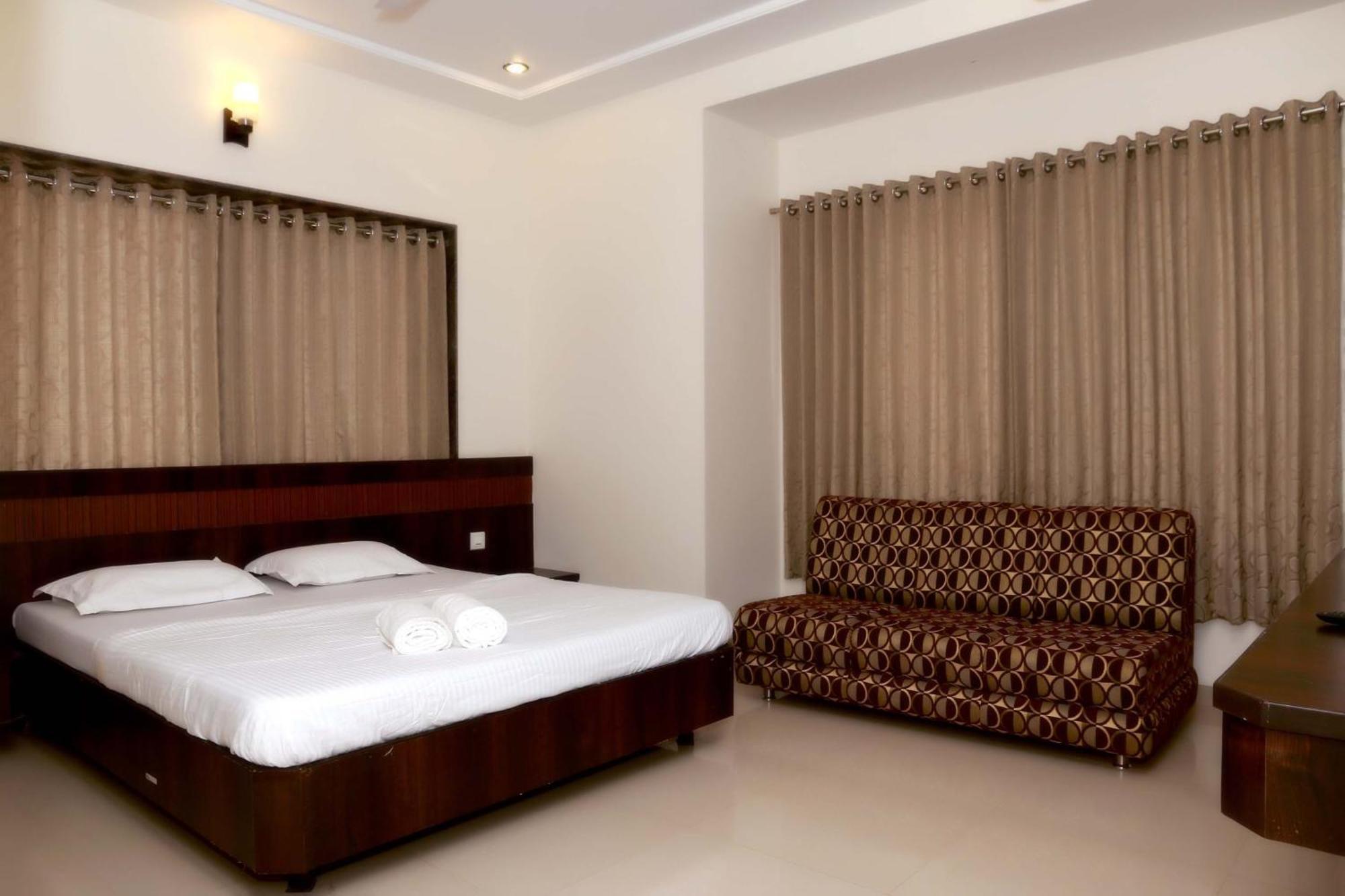 Hotel Sai Ramanand Sirdi Kültér fotó
