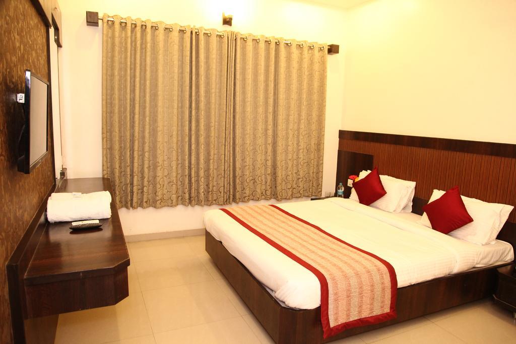 Hotel Sai Ramanand Sirdi Kültér fotó