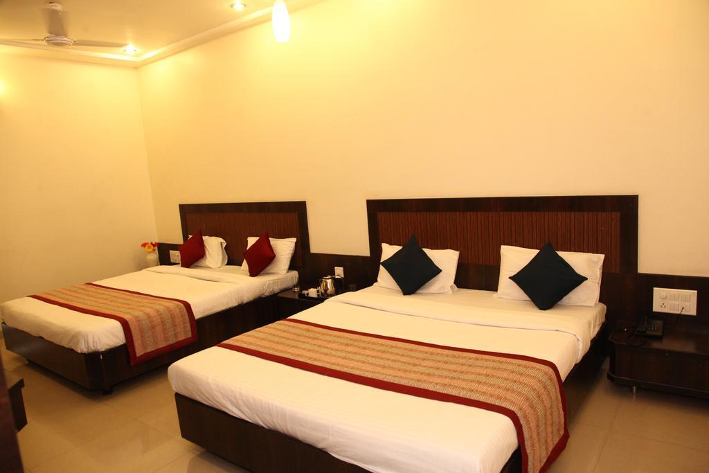Hotel Sai Ramanand Sirdi Kültér fotó