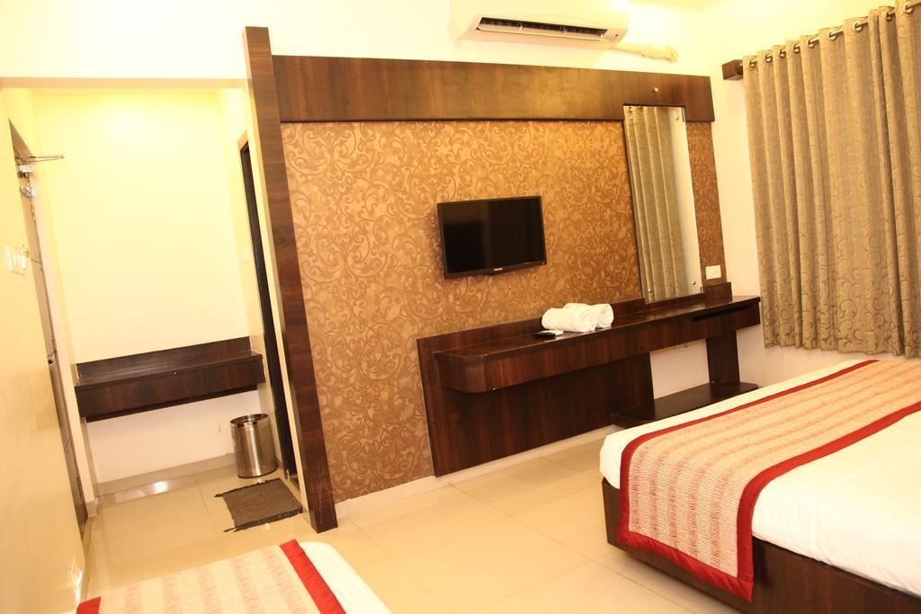 Hotel Sai Ramanand Sirdi Kültér fotó