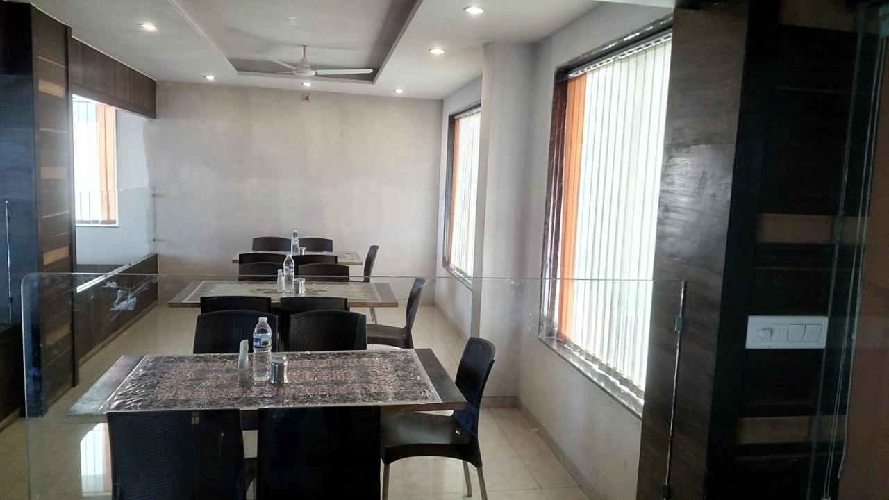 Hotel Sai Ramanand Sirdi Kültér fotó