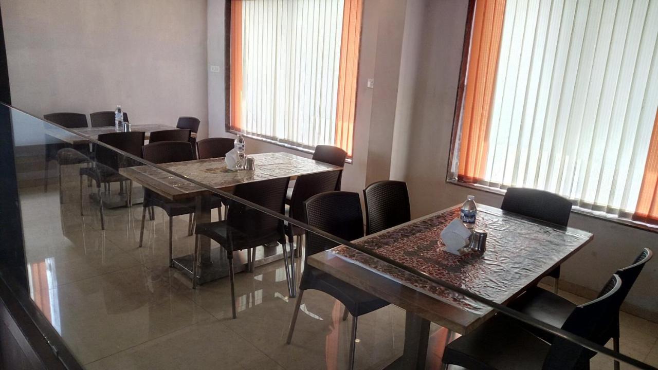 Hotel Sai Ramanand Sirdi Kültér fotó