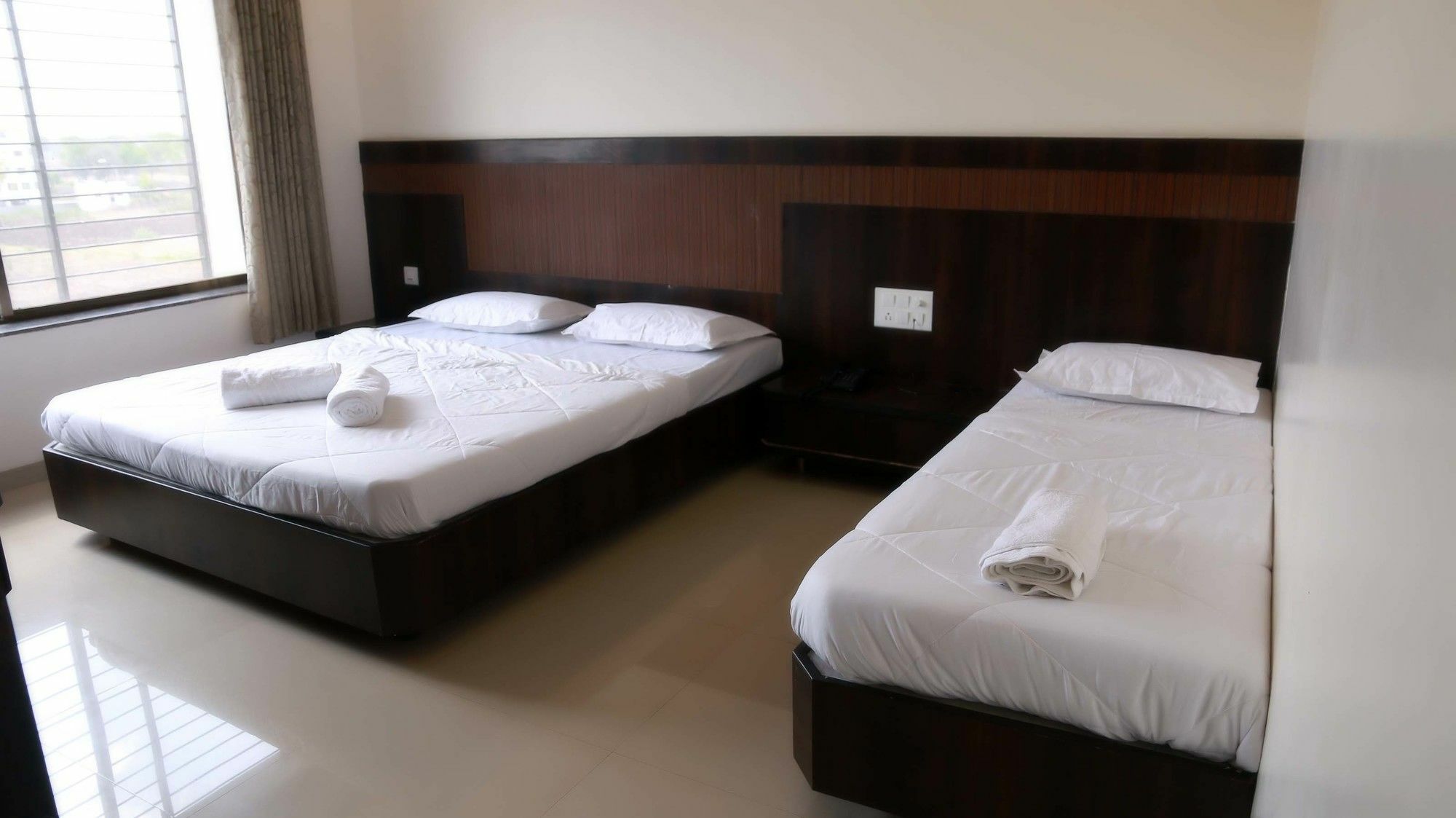 Hotel Sai Ramanand Sirdi Kültér fotó